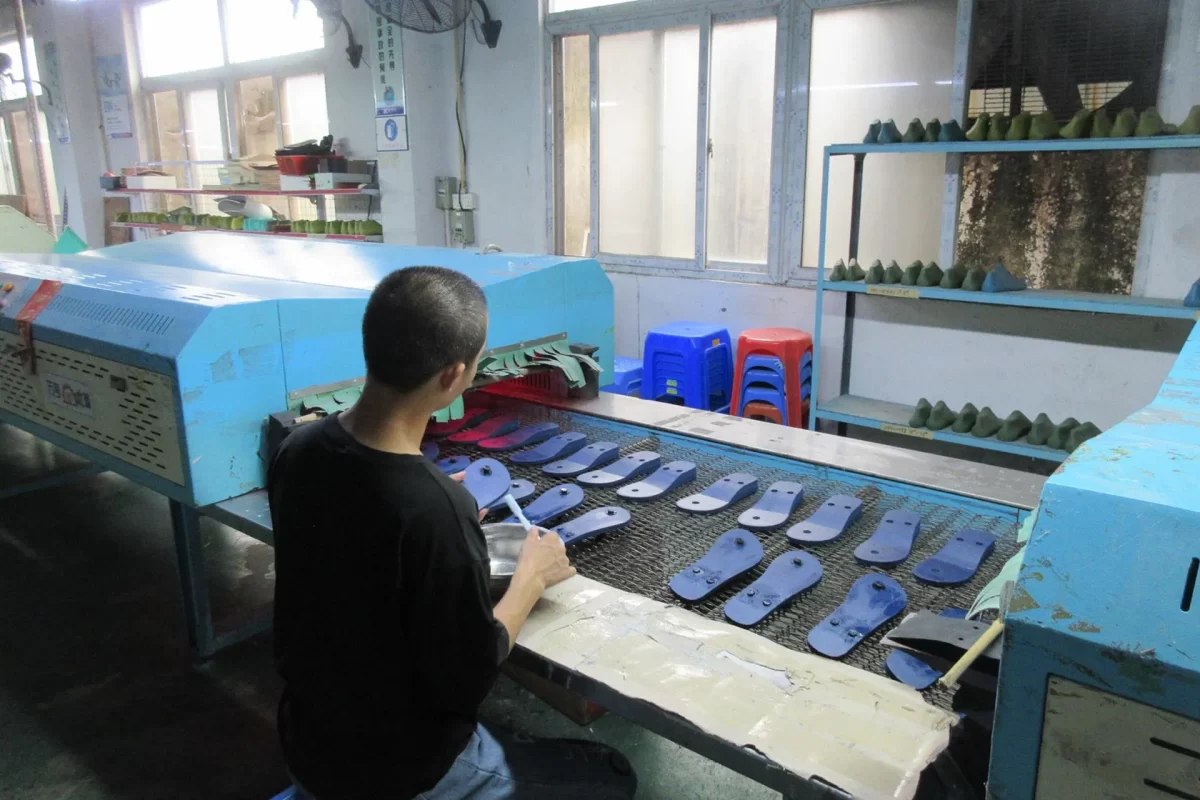 YES-Slippers factory production line